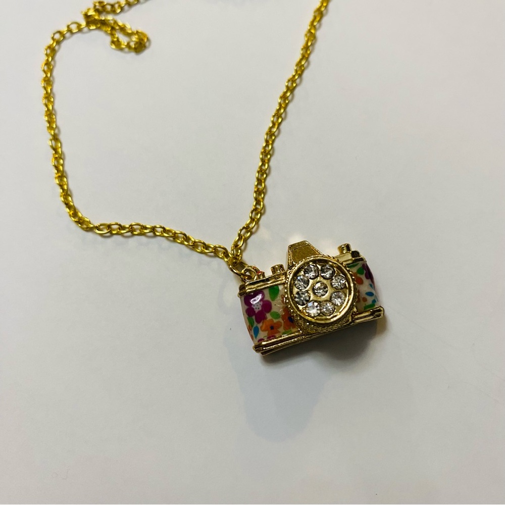 FOREVER 21 Floral Camera Necklace - Picture 2 of 8